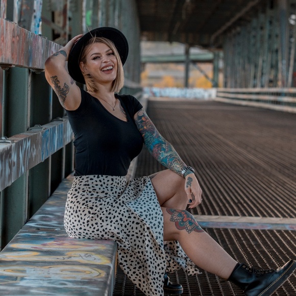 Meet your Posher, Jamie - Picture 2 of 2